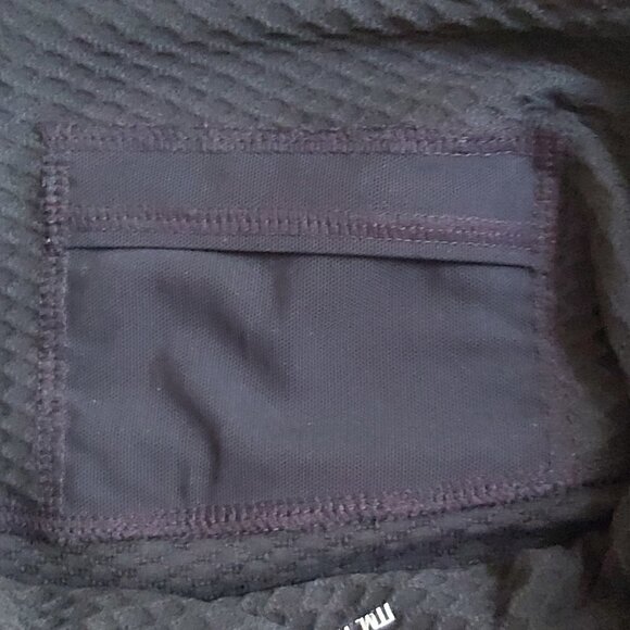 Kirkland Signature Ladies' Black Jacquard Active Tight Capris - Size Small - Picture 8 of 9